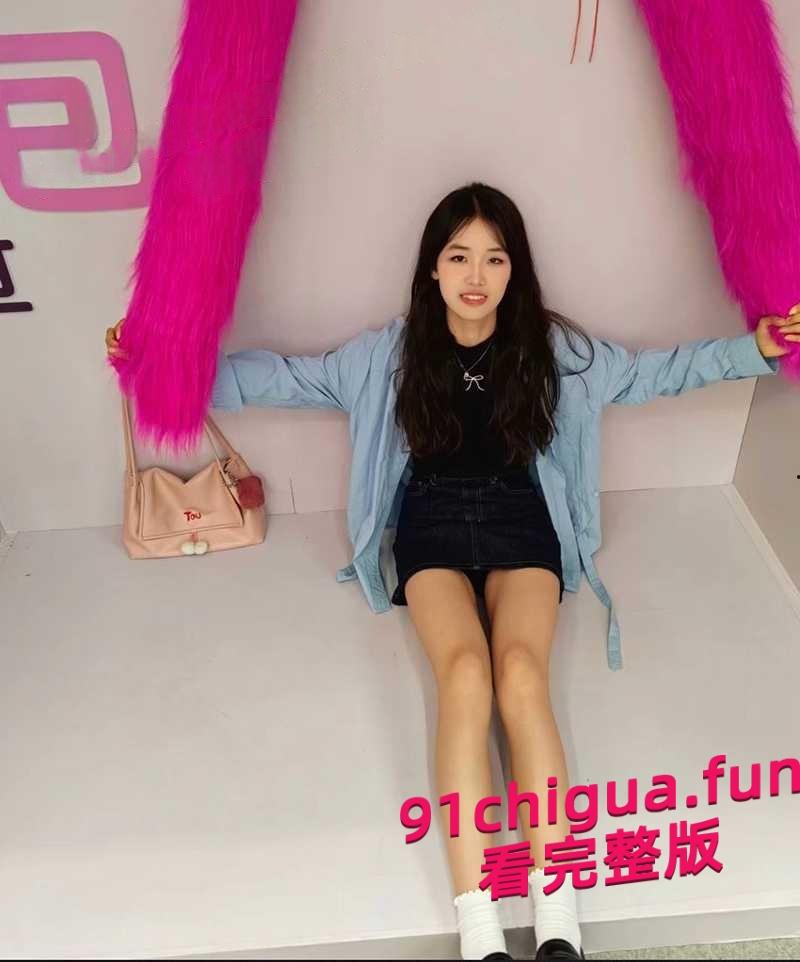 异地恋美腿JK女友和摄影师互免偷情 做爱自拍发给男友! 第2张 异地恋美腿JK女友和摄影师互免偷情 做爱自拍发给男友! 第2张