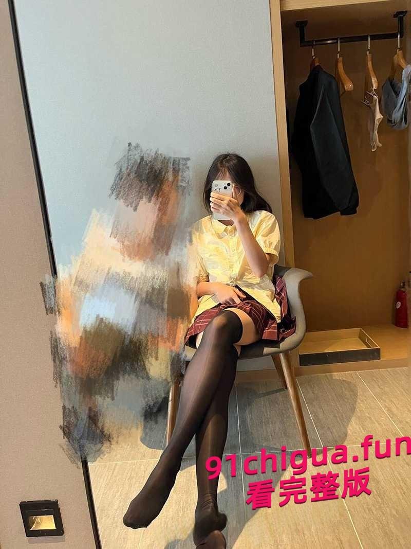 异地恋美腿JK女友和摄影师互免偷情 做爱自拍发给男友! 第5张 异地恋美腿JK女友和摄影师互免偷情 做爱自拍发给男友! 第5张