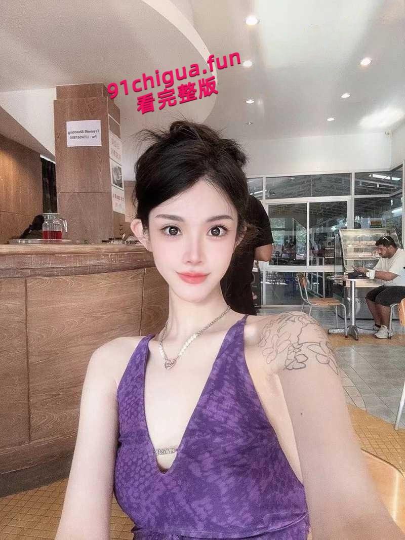 天津顶级名媛【黄丽娜】线下援交视频曝光，疯狂式口交深喉被金主爆操爽的直翻白眼，肩部纹身实锤无疑！  第3张