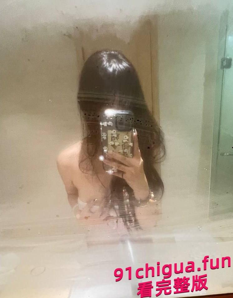 广西科技大学反差学生 陈曦 与男友性爱视频，骚货喜欢被后入！  第3张