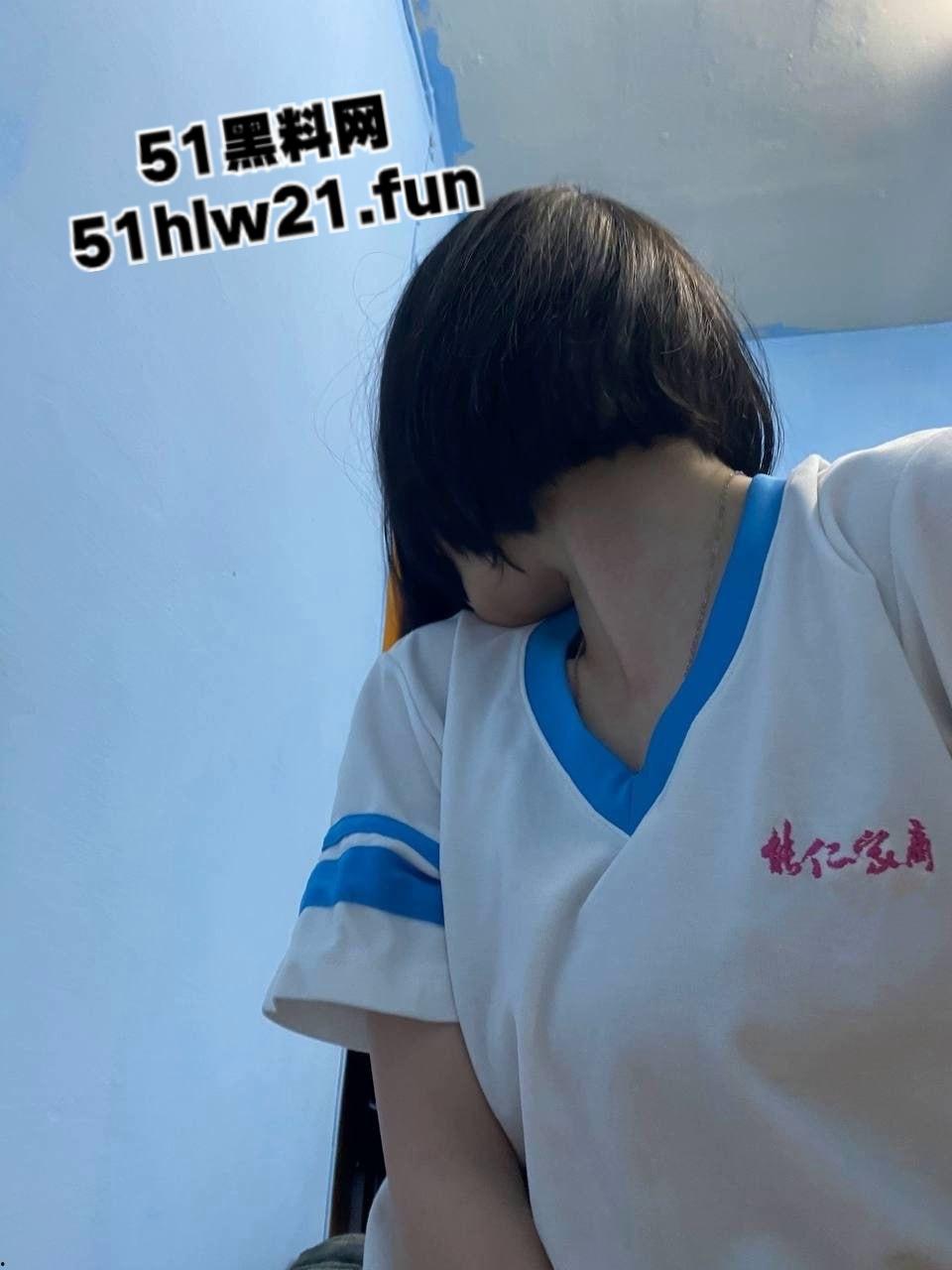 南京艺术学院,女大学生【胡雅婷】外表清纯可爱,白嫩的蜜桃臀被疯狂后入淫叫声不断。 第4张 南京艺术学院,女大学生【胡雅婷】外表清纯可爱,白嫩的蜜桃臀被疯狂后入淫叫声不断。 第4张