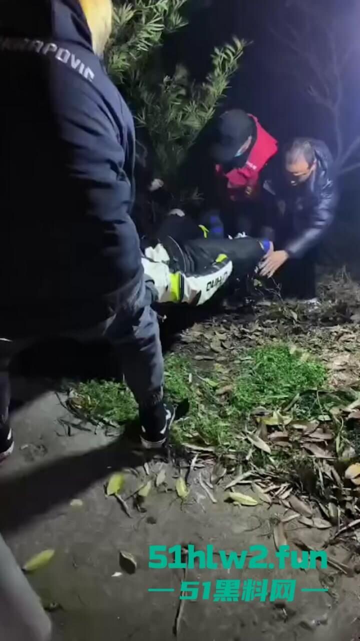 重庆精神小伙【蓄意喵喵拳】玩车耍帅不慎车祸,全家装可怜骗取社会同情心还搞滴水筹。 第3张 重庆精神小伙【蓄意喵喵拳】玩车耍帅不慎车祸,全家装可怜骗取社会同情心还搞滴水筹。 第3张