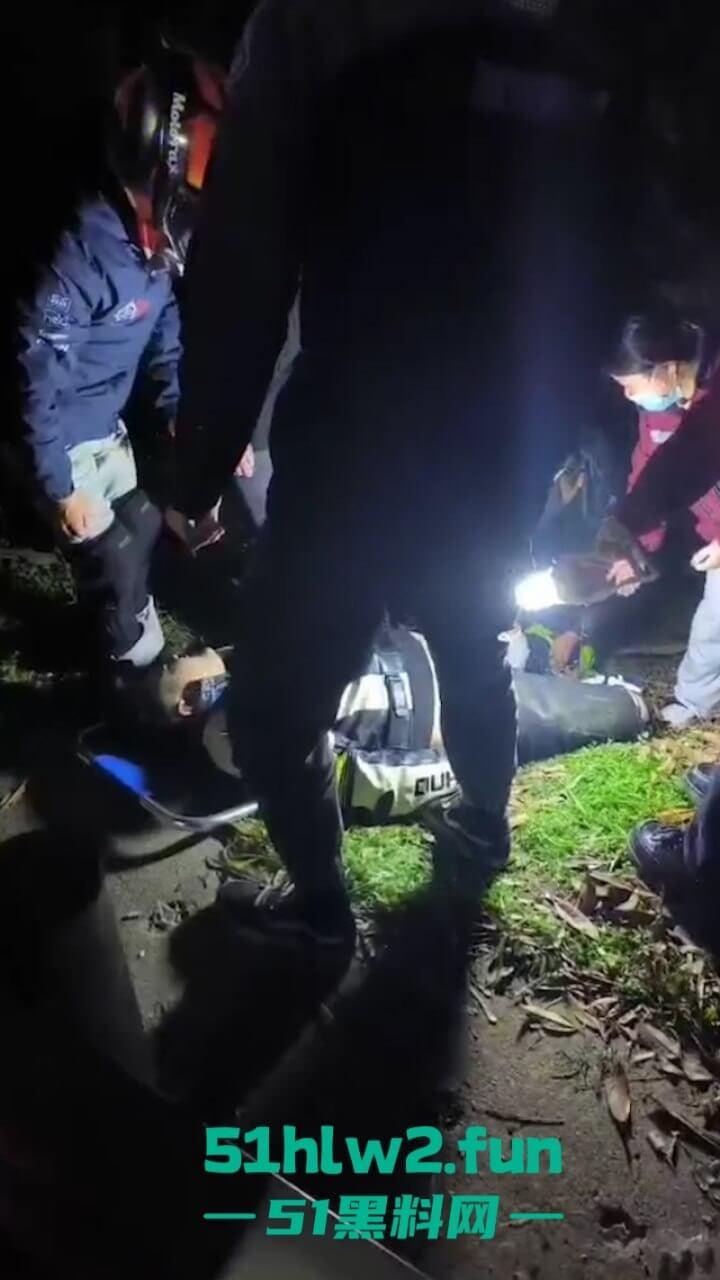 重庆精神小伙【蓄意喵喵拳】玩车耍帅不慎车祸,全家装可怜骗取社会同情心还搞滴水筹。 第4张 重庆精神小伙【蓄意喵喵拳】玩车耍帅不慎车祸,全家装可怜骗取社会同情心还搞滴水筹。 第4张