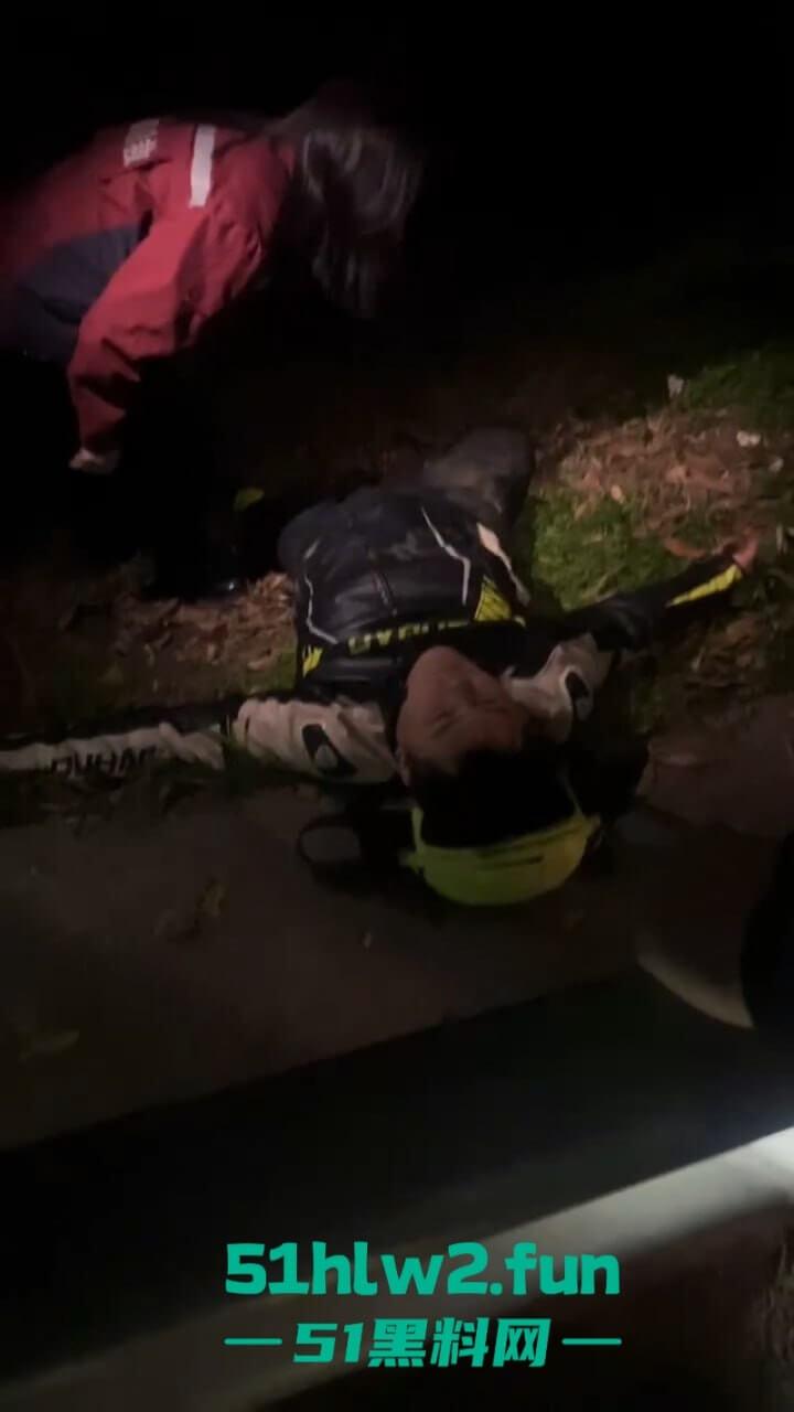 重庆精神小伙【蓄意喵喵拳】玩车耍帅不慎车祸,全家装可怜骗取社会同情心还搞滴水筹。 第7张 重庆精神小伙【蓄意喵喵拳】玩车耍帅不慎车祸,全家装可怜骗取社会同情心还搞滴水筹。 第7张