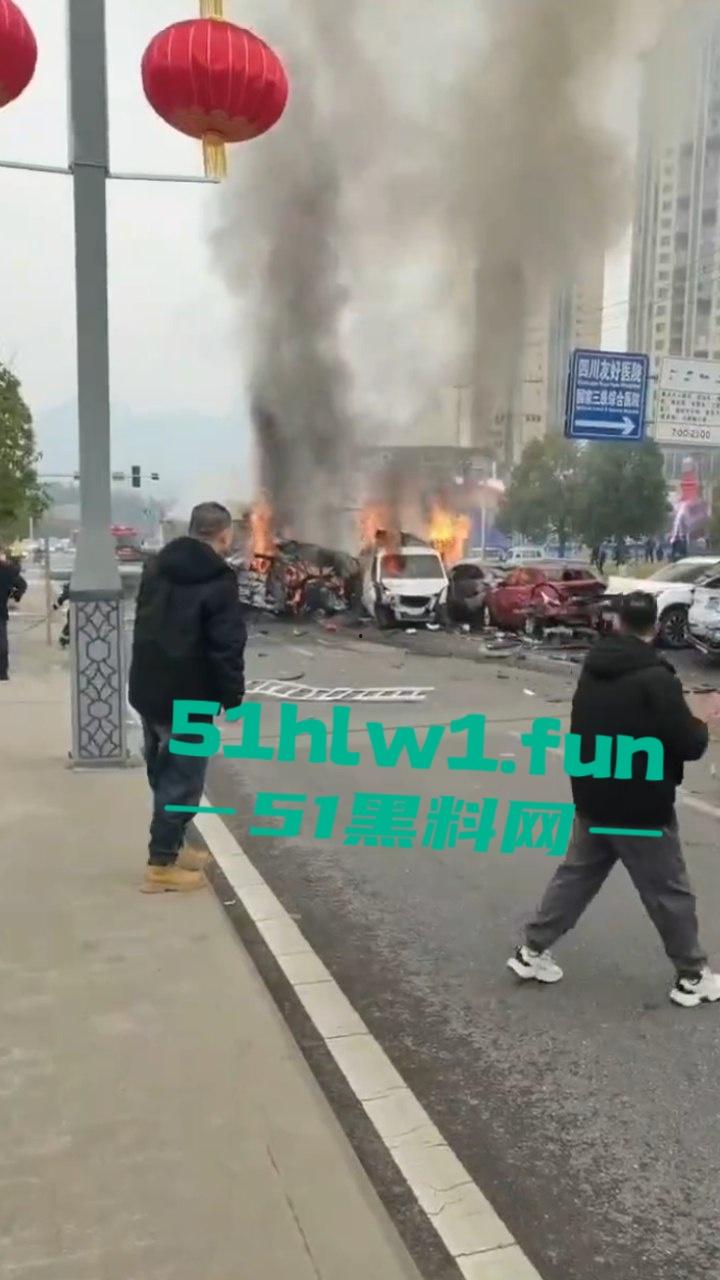 四川巴中恩阳区,发生12车相撞事故,造成5死一伤,现场画面流出,多家医院发声,细节信息量大。 第2张 四川巴中恩阳区,发生12车相撞事故,造成5死一伤,现场画面流出,多家医院发声,细节信息量大。 第2张