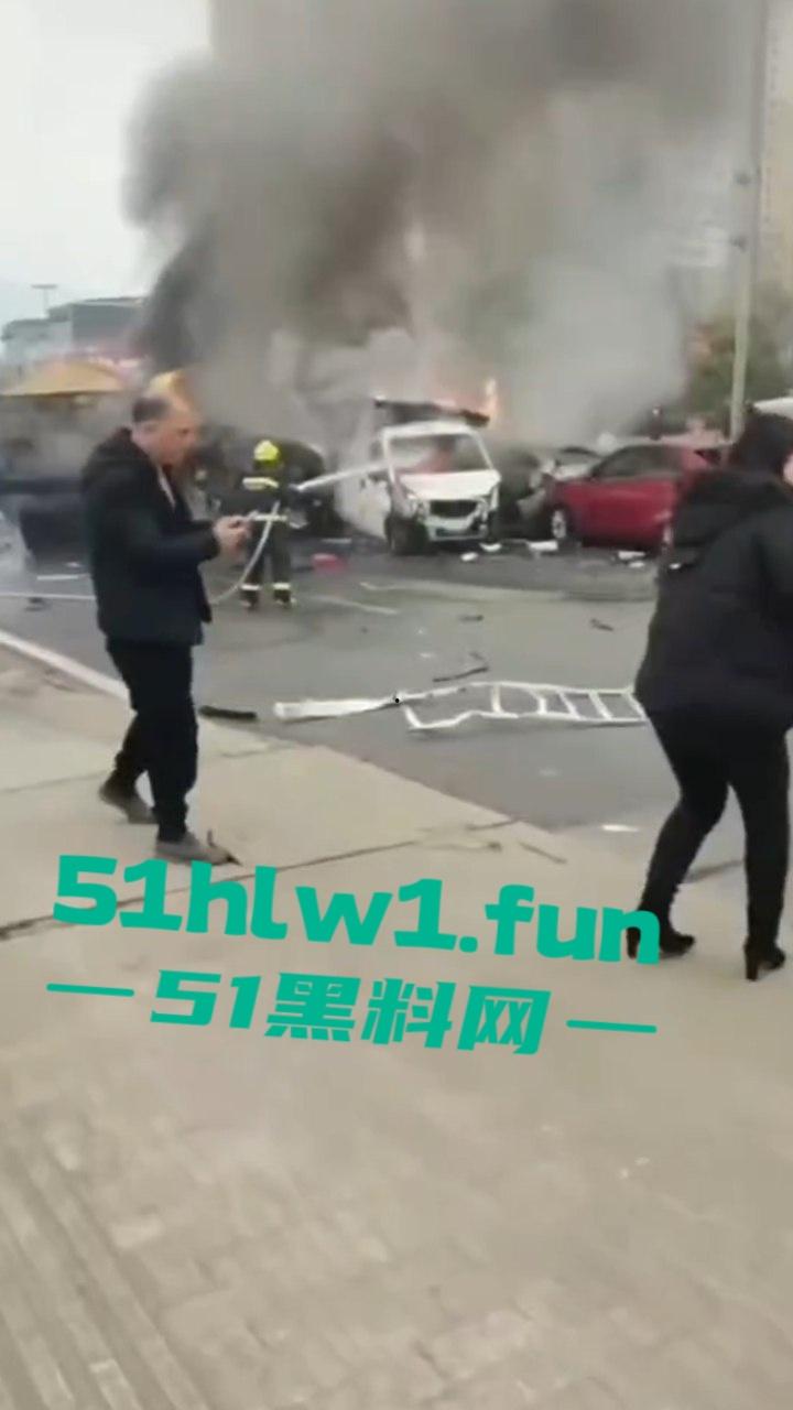 四川巴中恩阳区,发生12车相撞事故,造成5死一伤,现场画面流出,多家医院发声,细节信息量大。 第5张 四川巴中恩阳区,发生12车相撞事故,造成5死一伤,现场画面流出,多家医院发声,细节信息量大。 第5张