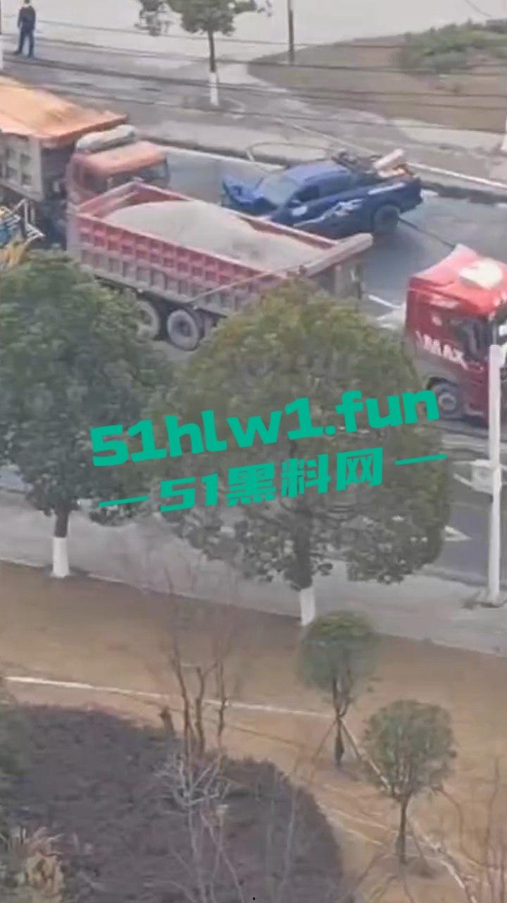 四川巴中恩阳区,发生12车相撞事故,造成5死一伤,现场画面流出,多家医院发声,细节信息量大。 第6张 四川巴中恩阳区,发生12车相撞事故,造成5死一伤,现场画面流出,多家医院发声,细节信息量大。 第6张