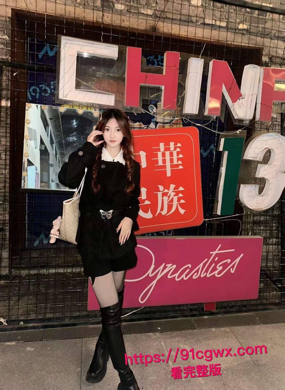 真实约炮！约了个漂亮又风骚的眼镜学生妹，极品炮架身材在床上真是让我爽翻天！  第3张