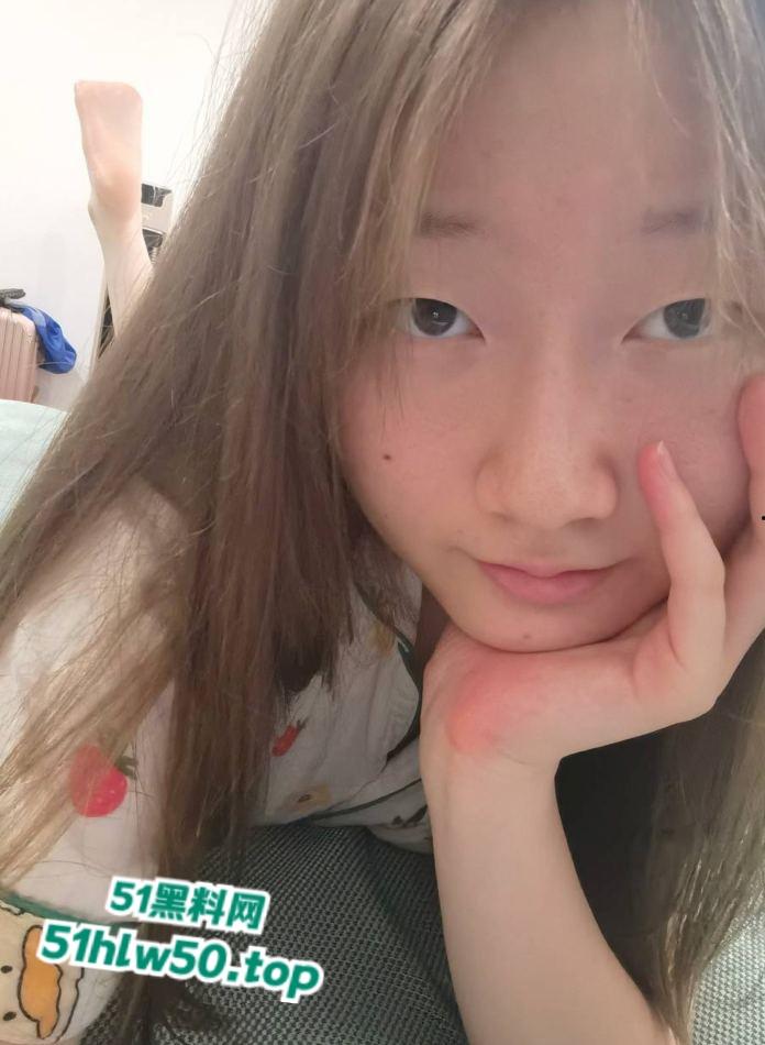 瓜友投稿菏泽学院【王誉洁】调教成骚逼母狗，竟拒绝双飞渣男一气之下将其视频曝光！  第1张