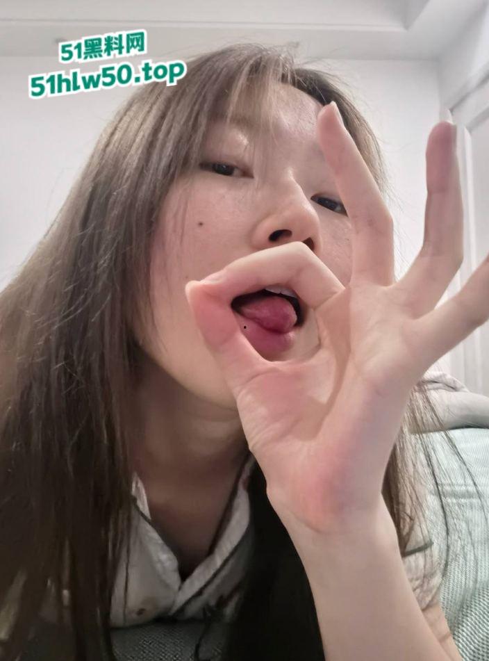 瓜友投稿菏泽学院【王誉洁】调教成骚逼母狗，竟拒绝双飞渣男一气之下将其视频曝光！  第8张