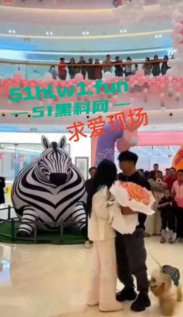 云南保山君悦广场大瓜,平安夜【王麒麟】表白原配直接现场抓奸曝光小三吃鸡视频。 第2张 云南保山君悦广场大瓜,平安夜【王麒麟】表白原配直接现场抓奸曝光小三吃鸡视频。 第2张