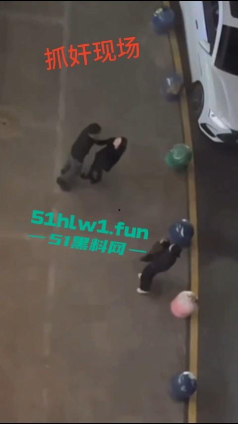 云南保山君悦广场大瓜,平安夜【王麒麟】表白原配直接现场抓奸曝光小三吃鸡视频。 第3张 云南保山君悦广场大瓜,平安夜【王麒麟】表白原配直接现场抓奸曝光小三吃鸡视频。 第3张