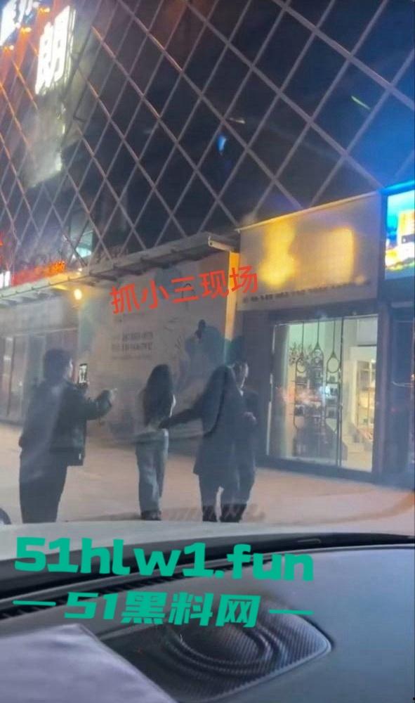 云南保山君悦广场大瓜,平安夜【王麒麟】表白原配直接现场抓奸曝光小三吃鸡视频。 第4张 云南保山君悦广场大瓜,平安夜【王麒麟】表白原配直接现场抓奸曝光小三吃鸡视频。 第4张