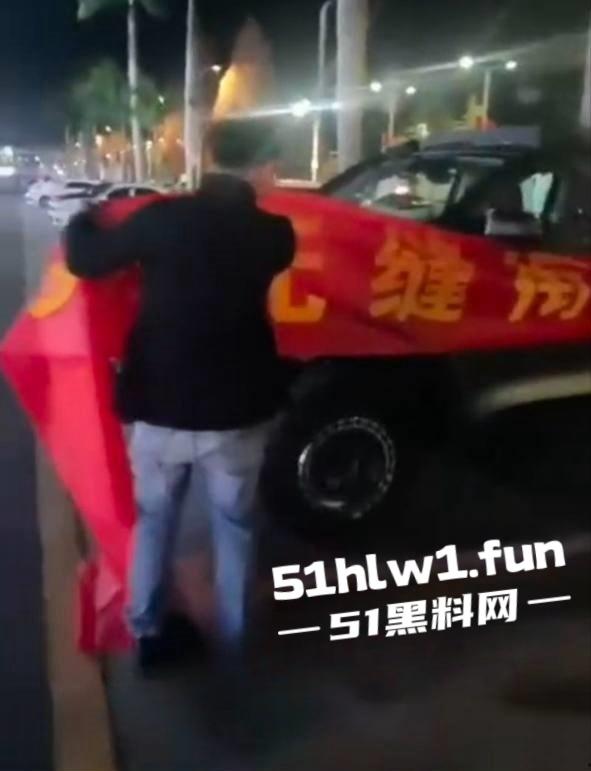 云南保山君悦广场大瓜,平安夜【王麒麟】表白原配直接现场抓奸曝光小三吃鸡视频。 第7张 云南保山君悦广场大瓜,平安夜【王麒麟】表白原配直接现场抓奸曝光小三吃鸡视频。 第7张