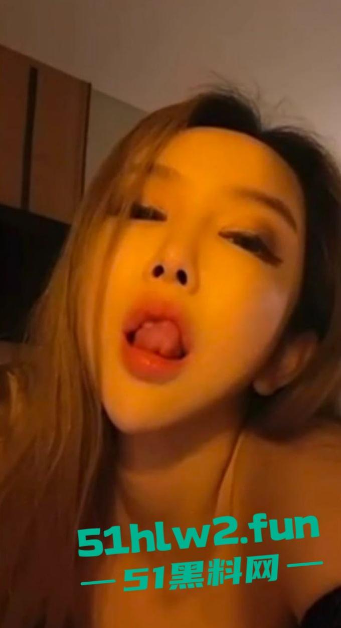 抖音【赵舒琪】约炮视频炸锅,16万粉的网红骚到飞起,自摸加啪啪,土到掉渣还挺上头! 第2张 抖音【赵舒琪】约炮视频炸锅,16万粉的网红骚到飞起,自摸加啪啪,土到掉渣还挺上头! 第2张