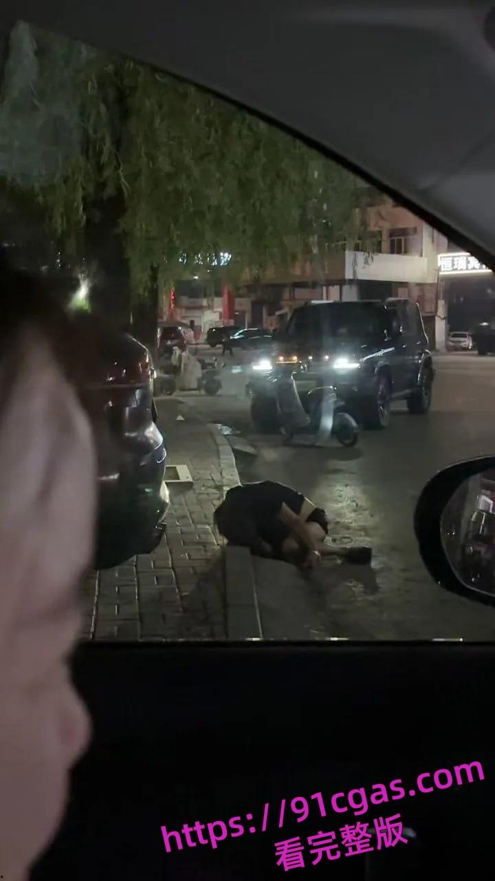 老头酒吧捡尸全身抚摸！群众：内裤都扒没了  第1张