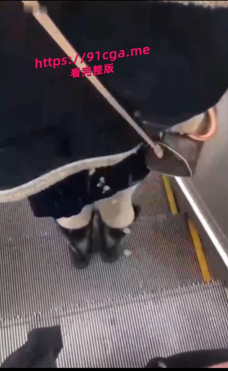 地铁惊现放水狂魔 尾随美女撒尿 有变态出没请注意！  第4张