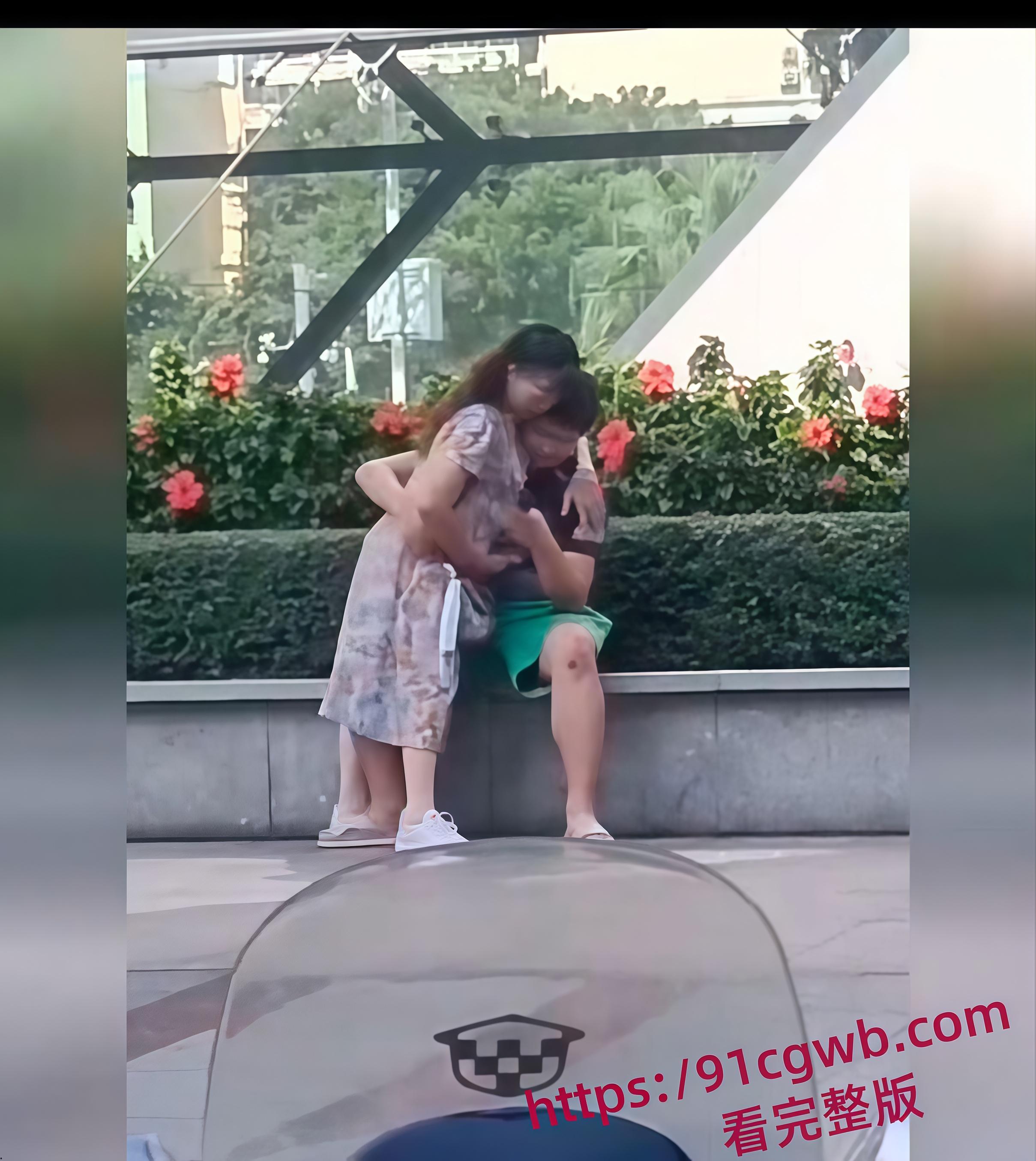 不想努力的小伙与阿姨 阿姨x欲爆棚忍不住当众自摸 俩人直接在公园长椅上手活互撸 第6张 不想努力的小伙与阿姨 阿姨x欲爆棚忍不住当众自摸 俩人直接在公园长椅上手活互撸 第6张