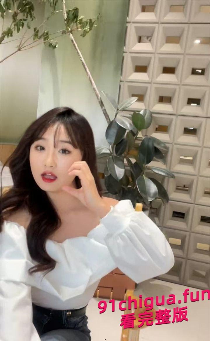 包头轻工学校王静火辣来袭 情趣装眼罩脚铐齐上阵 裸聊尺度惊人  #王静 #包头轻工技术学院 第1张