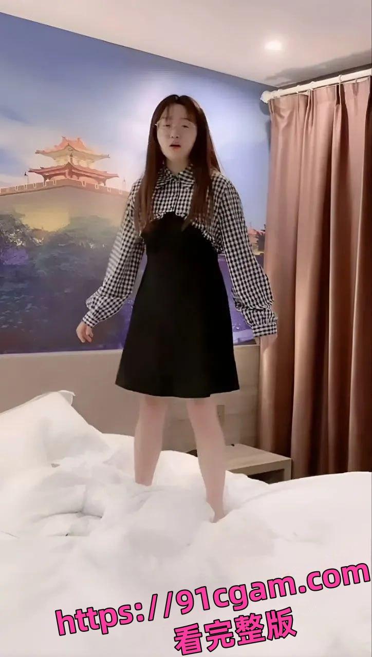 阜阳乡村网红 赵小娜 酒店针孔偷拍流出,尺度大到喷鼻血 第4张 阜阳乡村网红 赵小娜 酒店针孔偷拍流出,尺度大到喷鼻血 第4张