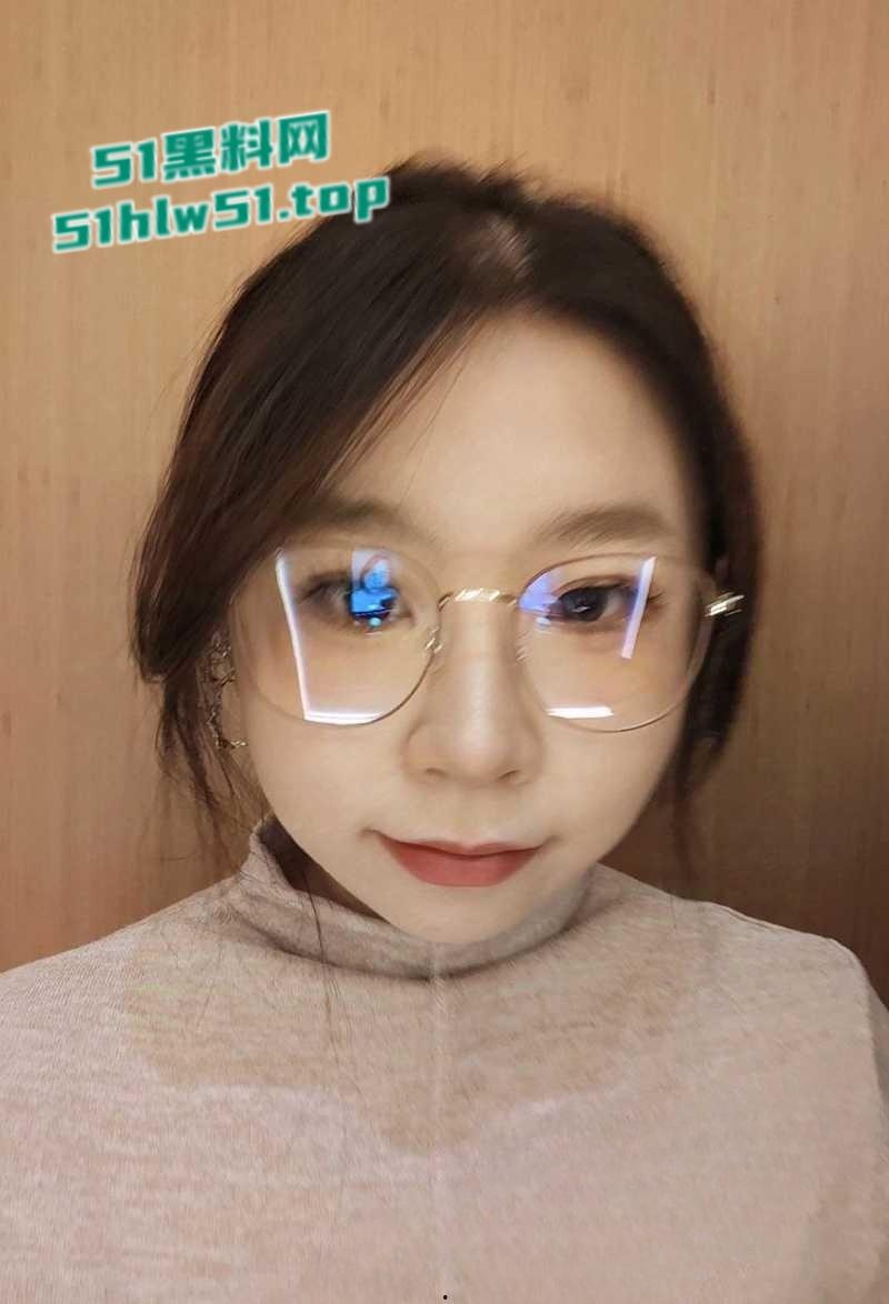 贵阳甜妹【李成乔】不雅视频流出，C杯骚女被炮友无套爆操，多毛蝴蝶逼淫水狂流！  第1张