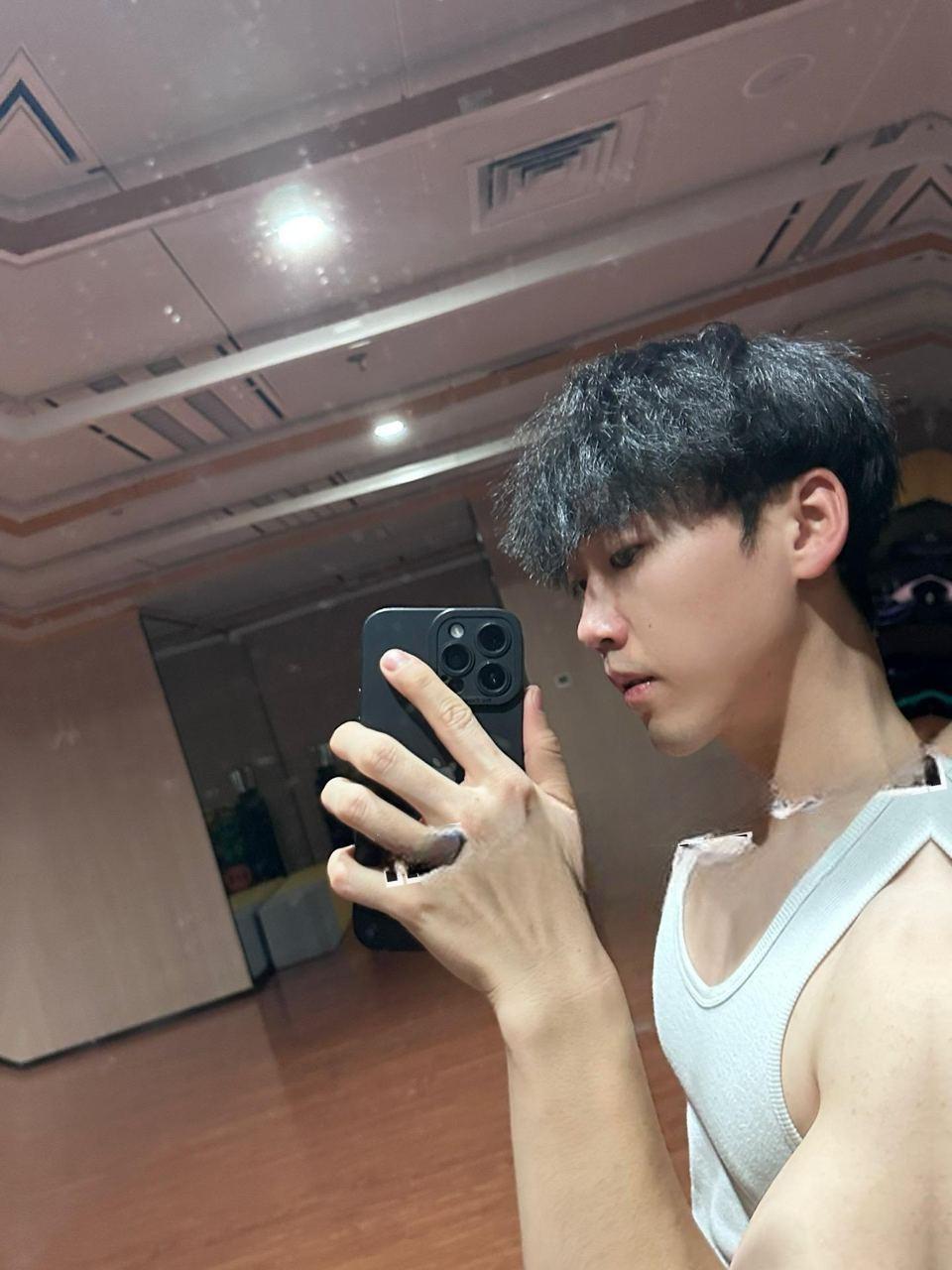 183体育生男S 热带鱼 反差南京女大考研备战中 找两个体育生3P释放压力  第1张