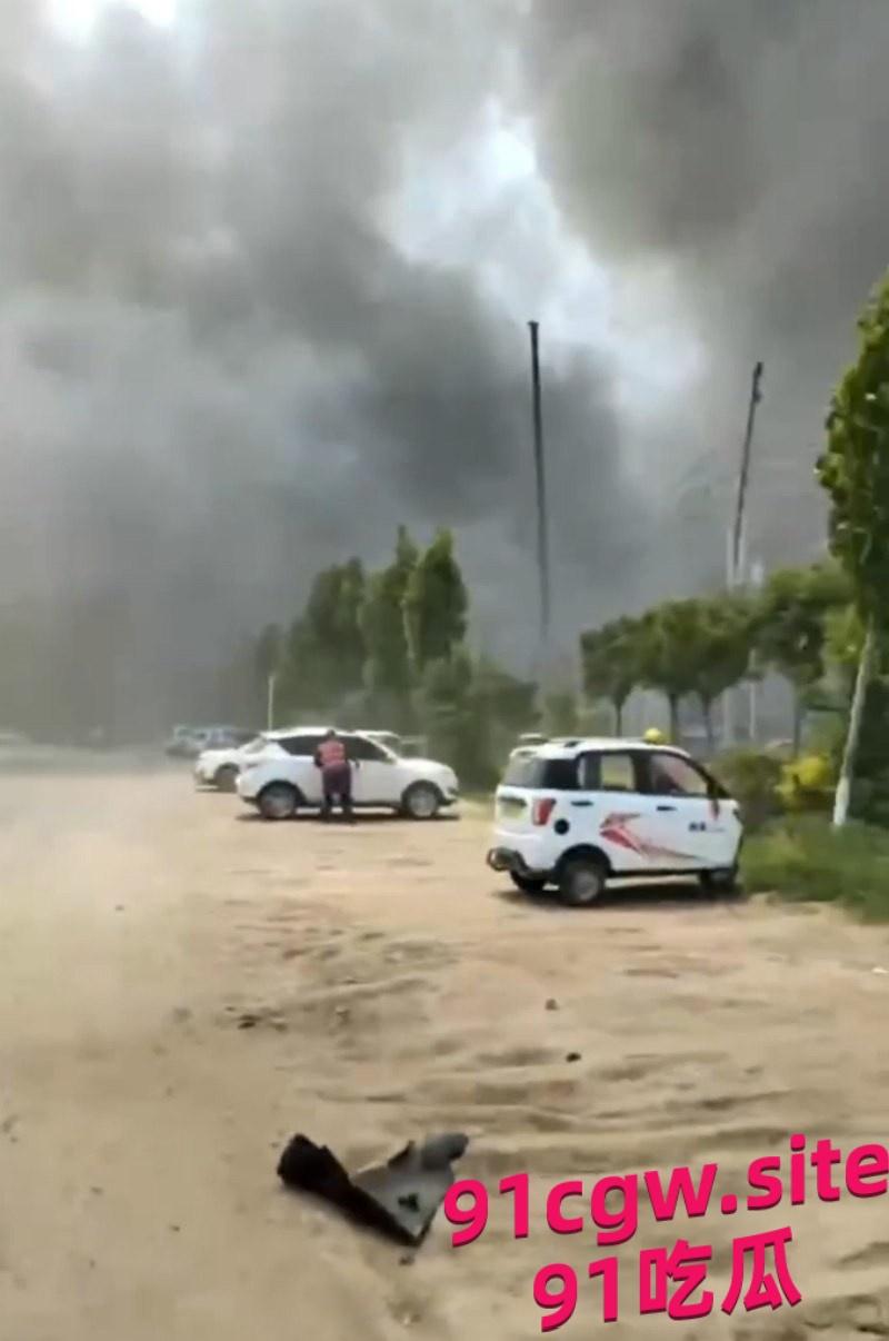山东高密一杀虫剂化工厂发生大爆炸 现场浓烟滚滚遮天蔽日! 第2张 山东高密一杀虫剂化工厂发生大爆炸 现场浓烟滚滚遮天蔽日! 第2张