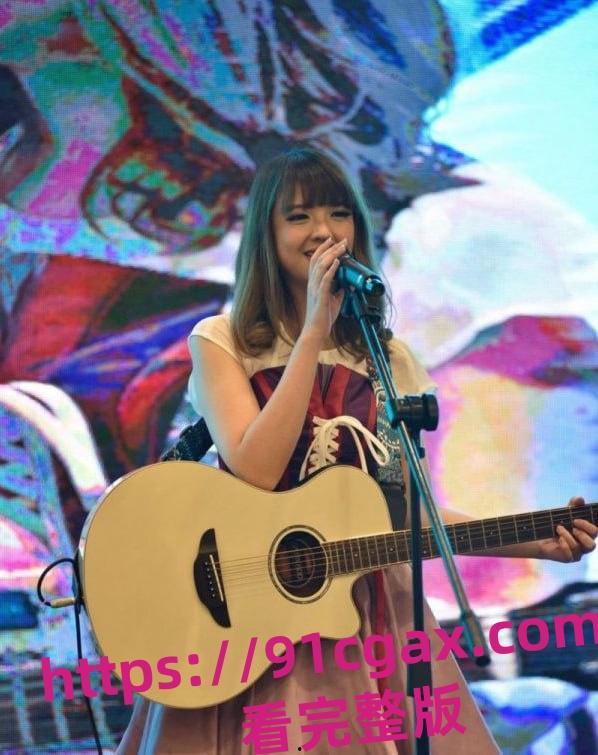 新加坡网络女歌手Amanda黑历史自拍流出 青涩的脸蛋下却是泛黑的骚逼反差太大!  第5张