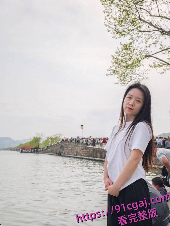 浙江嘉兴何晓韵,老妈在厨房自己跟老公在房间口交。表面上看起来是一位清纯人妻 第2张 浙江嘉兴何晓韵,老妈在厨房自己跟老公在房间口交。表面上看起来是一位清纯人妻 第2张