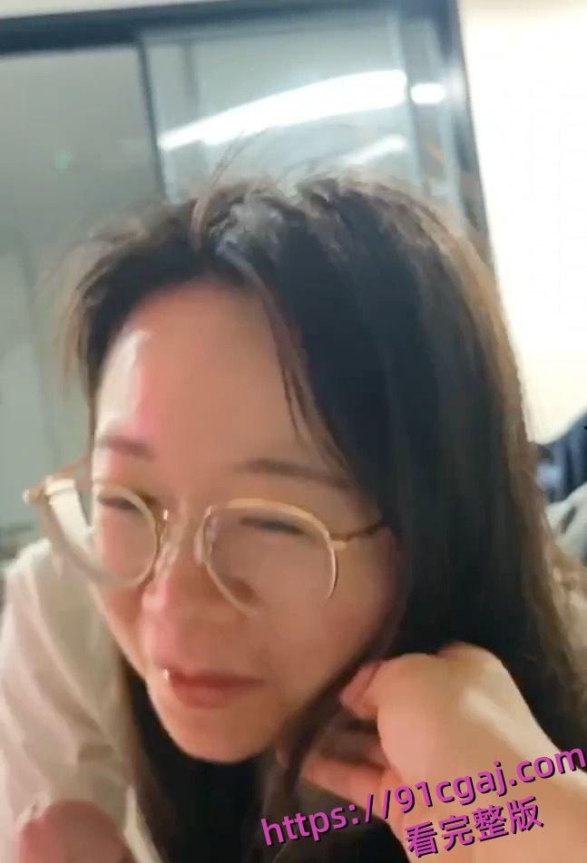 浙江嘉兴何晓韵,老妈在厨房自己跟老公在房间口交。表面上看起来是一位清纯人妻 第5张 浙江嘉兴何晓韵,老妈在厨房自己跟老公在房间口交。表面上看起来是一位清纯人妻 第5张