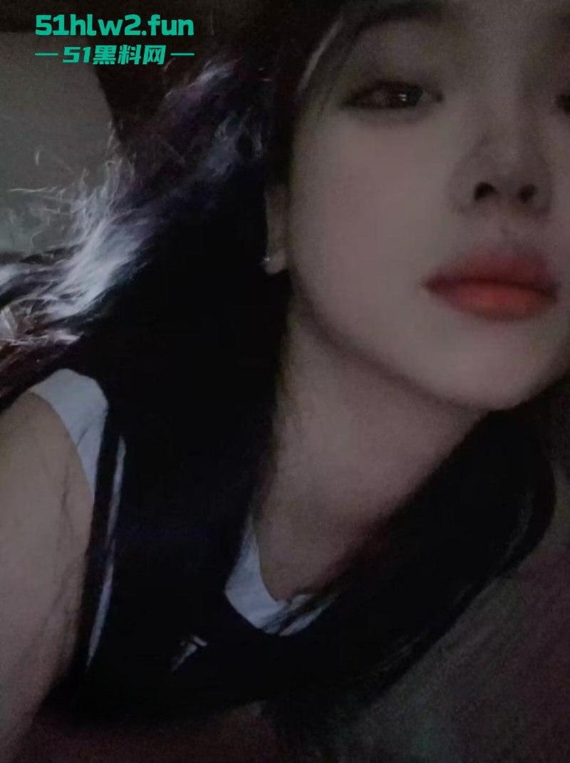 四川颜值嫩妹【李志君】04后长腿精神小妹 为了烟钱下海，向金主展现裸体稚嫩的身材太诱人了。  第3张