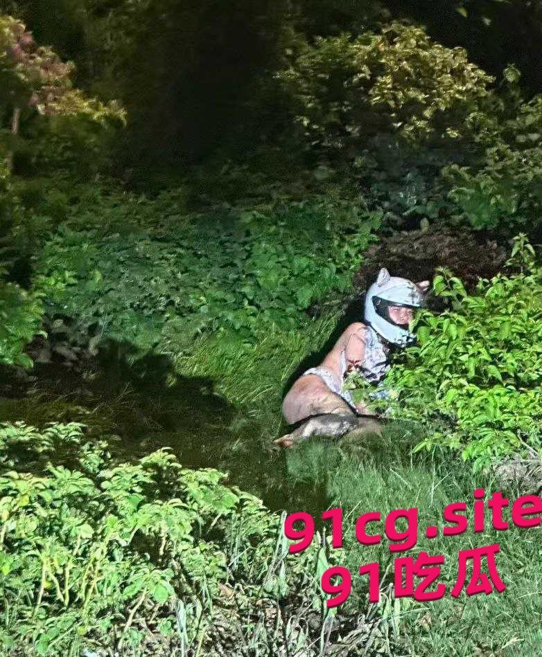 美女骑士超速发生车祸 机车爆燃烧光衣服 几乎全裸在草丛躲避等待救援 #刺激#惊险#裸体 第4张 美女骑士超速发生车祸 机车爆燃烧光衣服 几乎全裸在草丛躲避等待救援 #刺激#惊险#裸体 第4张