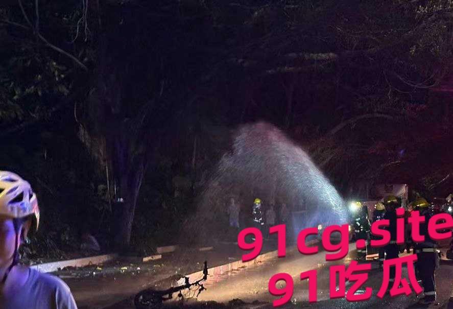 美女骑士超速发生车祸 机车爆燃烧光衣服 几乎全裸在草丛躲避等待救援 #刺激#惊险#裸体 第5张 美女骑士超速发生车祸 机车爆燃烧光衣服 几乎全裸在草丛躲避等待救援 #刺激#惊险#裸体 第5张