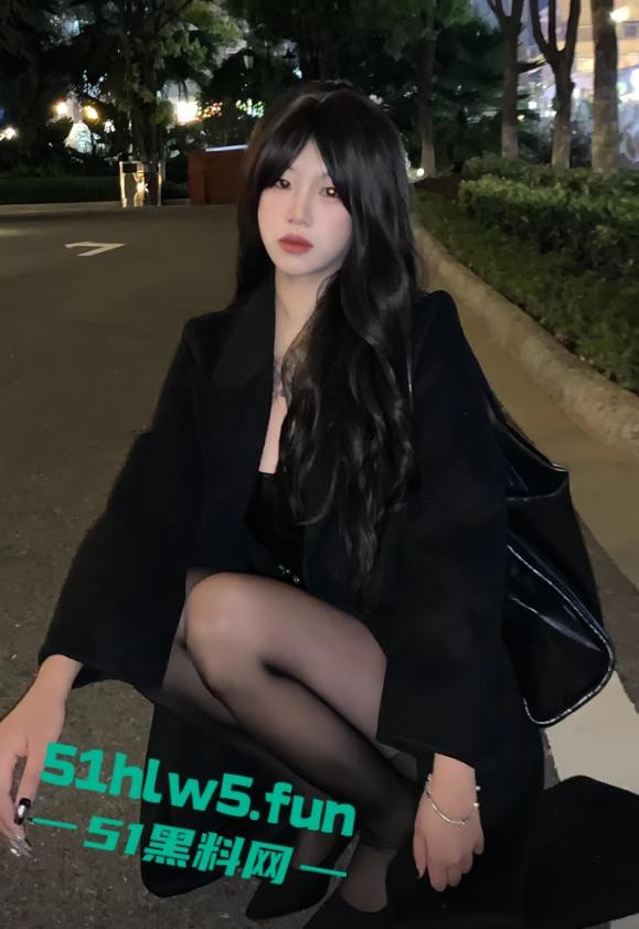 完美身材女研究生【张馨颖】白天是高冷学霸御姐,晚上秒变性感辣妹背着男友约炮体育生,激情爆操内射骚穴。 第4张 完美身材女研究生【张馨颖】白天是高冷学霸御姐,晚上秒变性感辣妹背着男友约炮体育生,激情爆操内射骚穴。 第4张