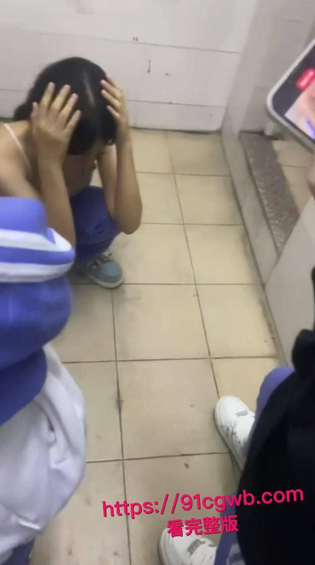 广东汕头龙湖区中学校园霸凌惊魂!一群精神小妹暴打内向乖乖女 第2张 广东汕头龙湖区中学校园霸凌惊魂!一群精神小妹暴打内向乖乖女 第2张