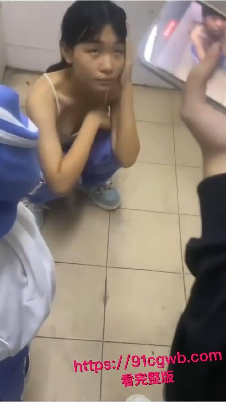 广东汕头龙湖区中学校园霸凌惊魂!一群精神小妹暴打内向乖乖女 第5张 广东汕头龙湖区中学校园霸凌惊魂!一群精神小妹暴打内向乖乖女 第5张