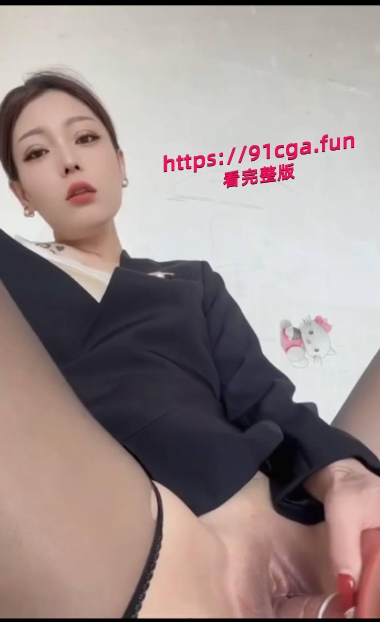 抖音26万粉丝网红小梅:奔驰销售的“脸穴同框”自慰视频引发热议 第4张 抖音26万粉丝网红小梅:奔驰销售的“脸穴同框”自慰视频引发热议 第4张