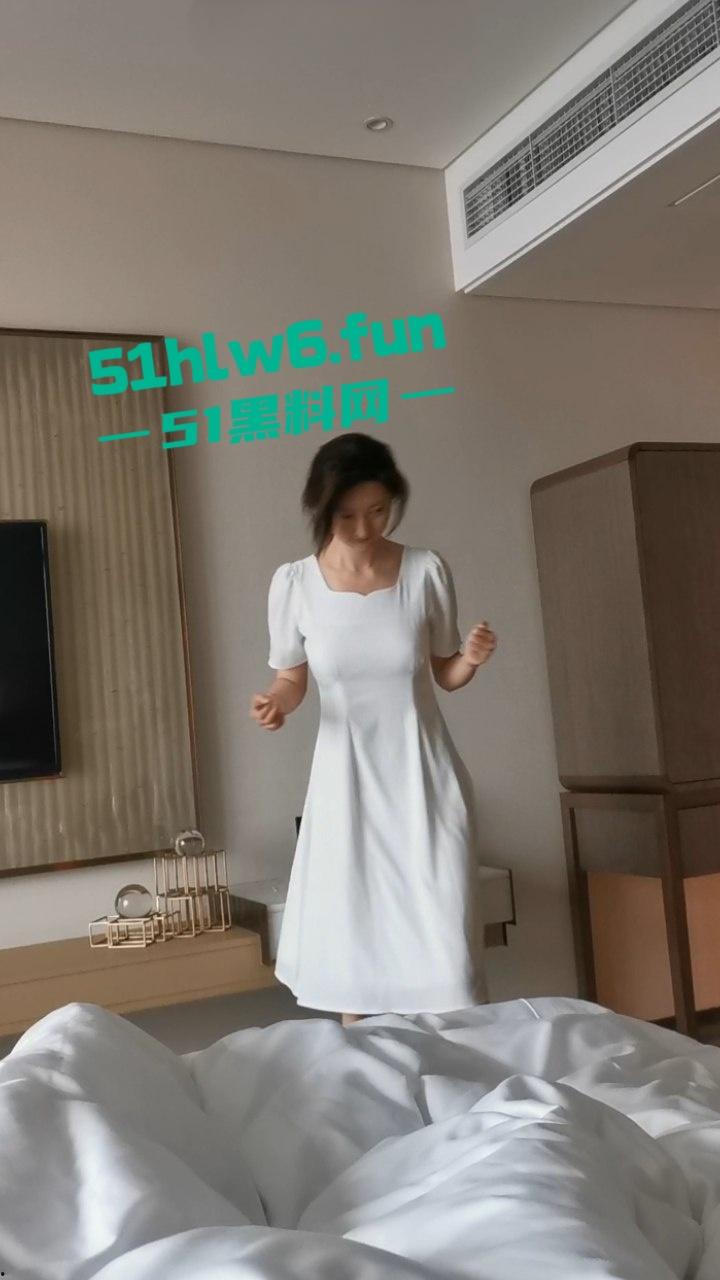 大神附近人约炮,极品身材校花女神,美乳粉嫩硕大蜂腰翘臀马甲线,还是被大神抓头发后入真够骚的啊。 第2张 大神附近人约炮,极品身材校花女神,美乳粉嫩硕大蜂腰翘臀马甲线,还是被大神抓头发后入真够骚的啊。 第2张