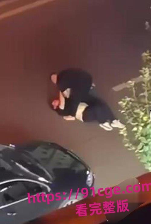 新疆乌鲁木齐市西北路清真寺附近发生了一起令人震惊的暴力事件。 第2张 新疆乌鲁木齐市西北路清真寺附近发生了一起令人震惊的暴力事件。 第2张