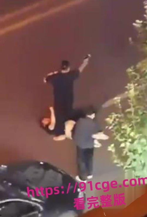 新疆乌鲁木齐市西北路清真寺附近发生了一起令人震惊的暴力事件。 第3张 新疆乌鲁木齐市西北路清真寺附近发生了一起令人震惊的暴力事件。 第3张