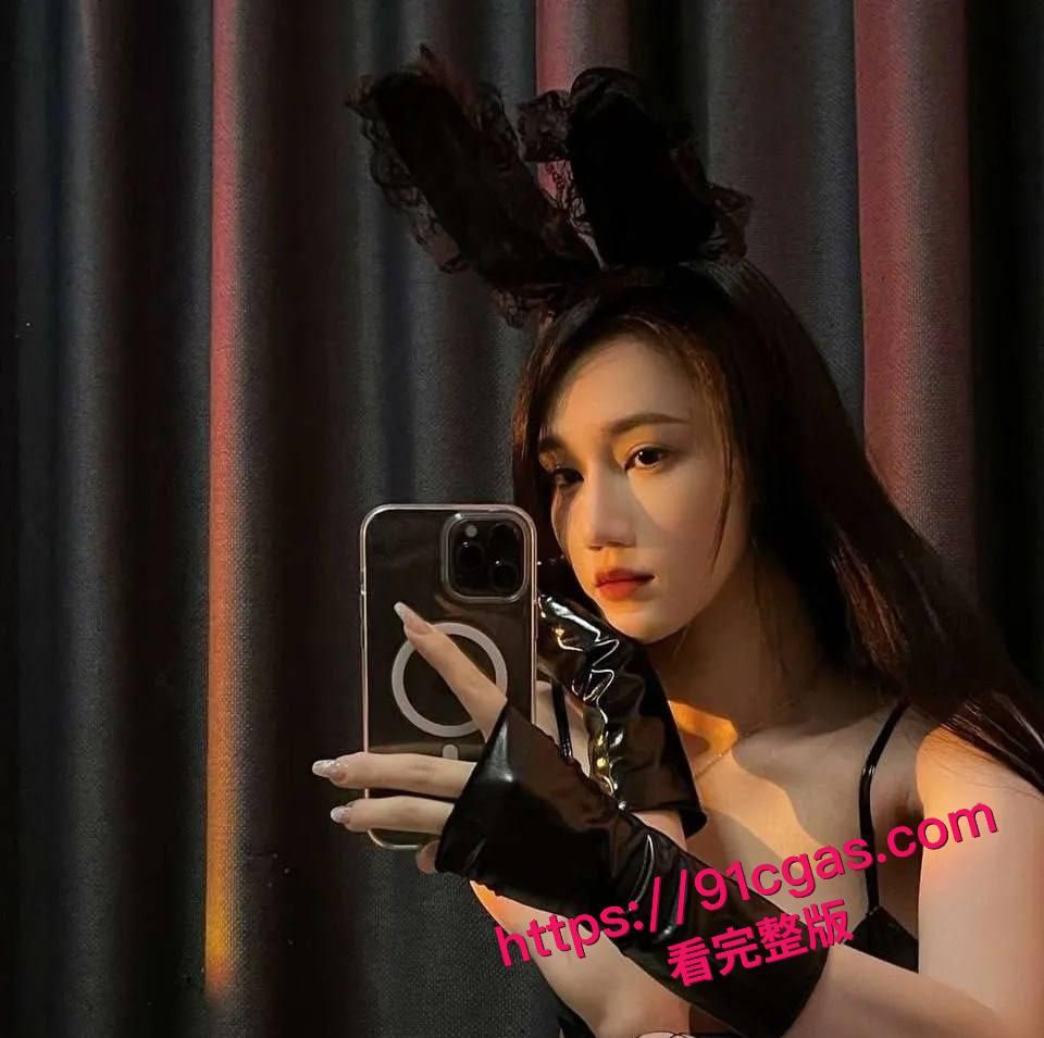 抖音42w粉网红 米NANA 丝足女神难抵重金诱惑私发福利  第1张