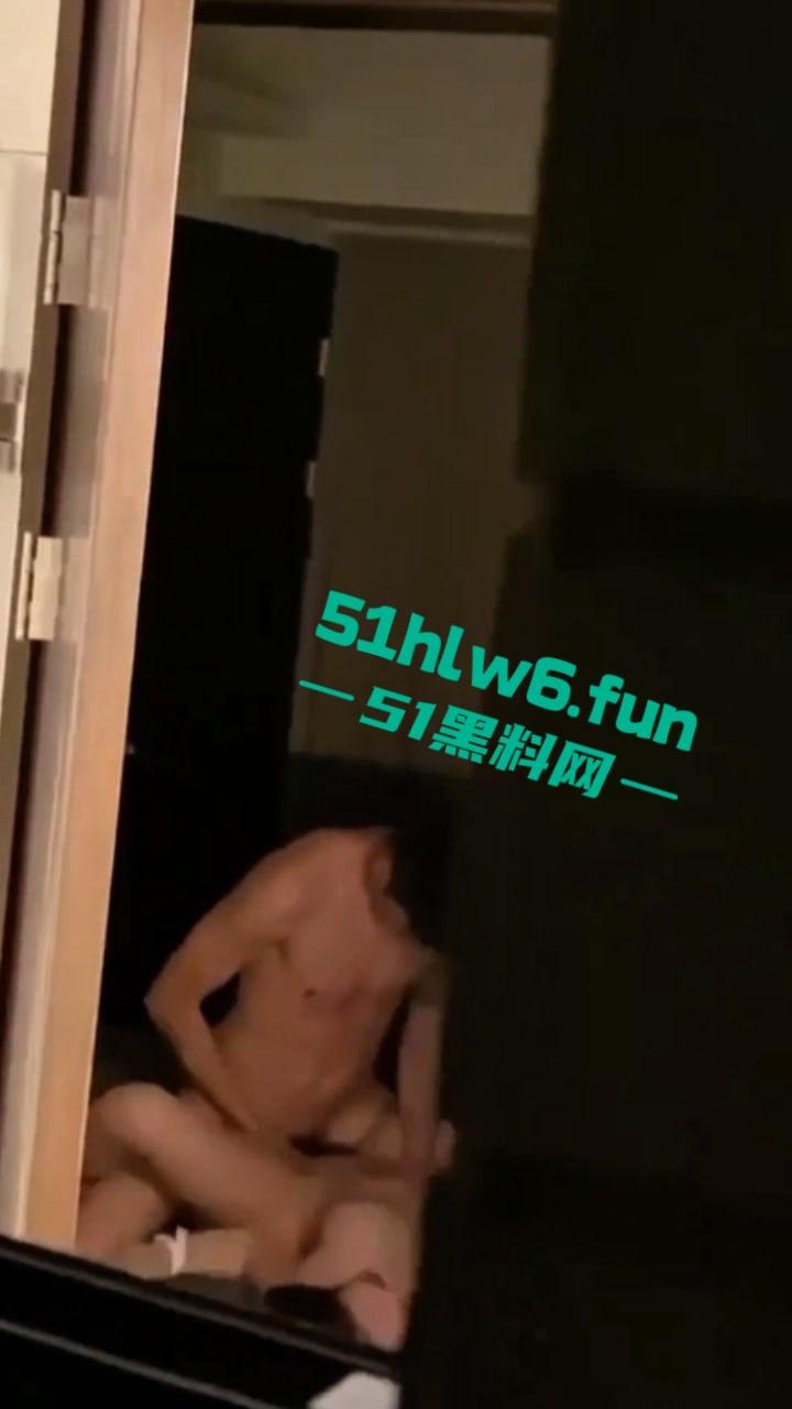 瓜友偷拍女室友操逼，极品身材性感女室友带猛男回家激情啪啪，身材火辣凹凸有致叫床都那么迷人！  第4张