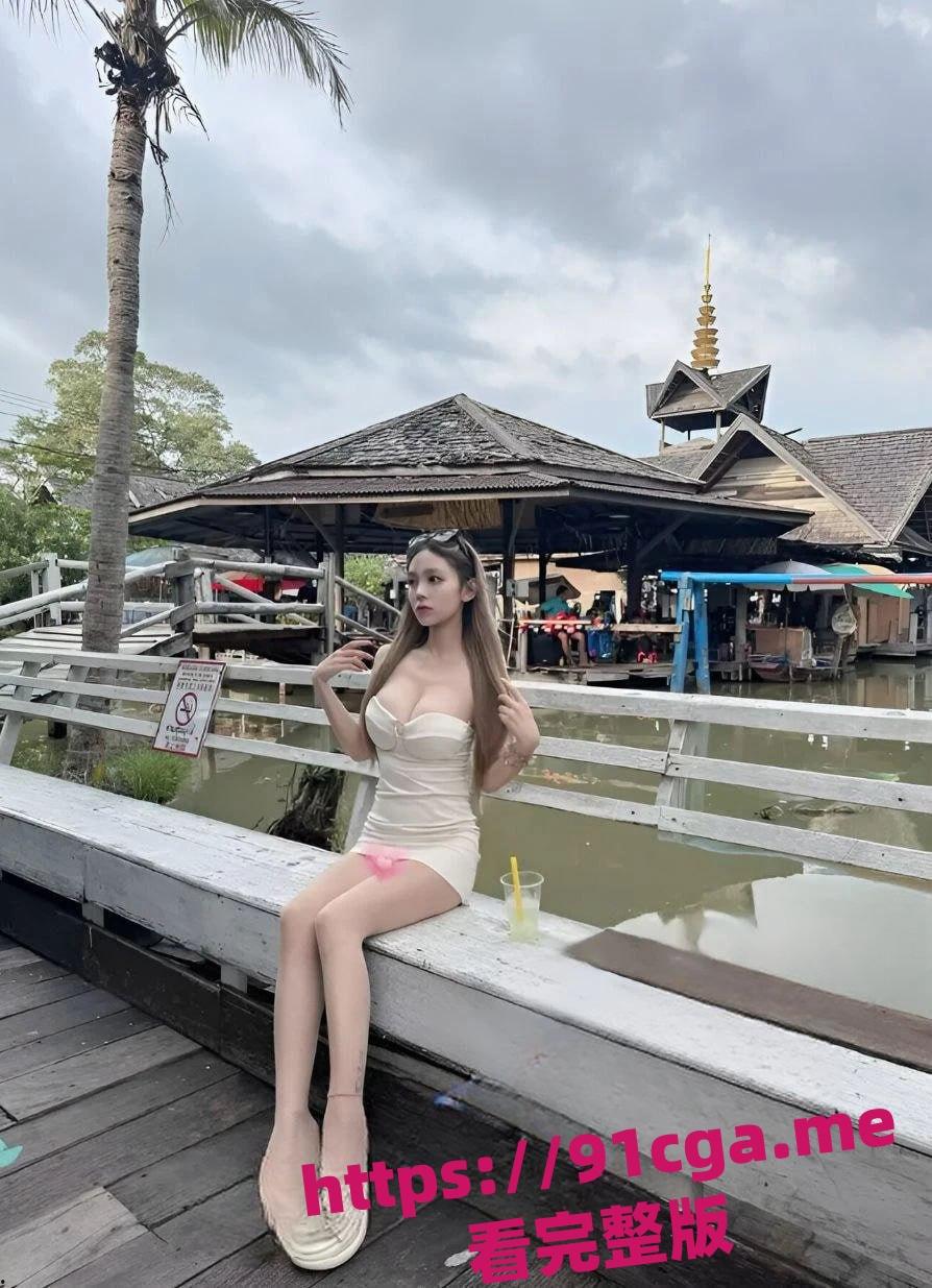 三里屯和黑人约会的集美遭曝光 街拍模特实为外围女 媚黑骚鸡身份揭秘！  第2张