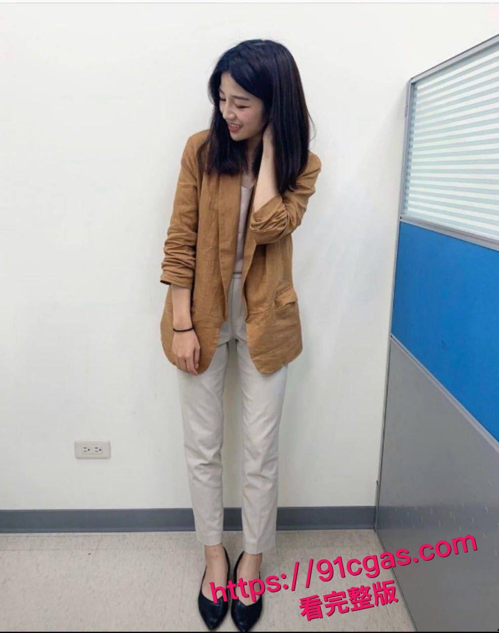 公司人事部喜欢穿职业装的新人被经理潜规则  第4张