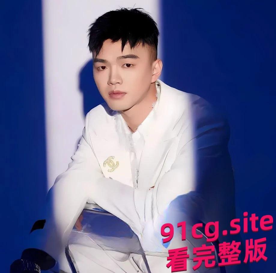 网红歌手林启得师徒恋丑闻曝光!高颜值徒弟姜南被“师傅”亲到床上! 第1张 网红歌手林启得师徒恋丑闻曝光!高颜值徒弟姜南被“师傅”亲到床上! 第1张