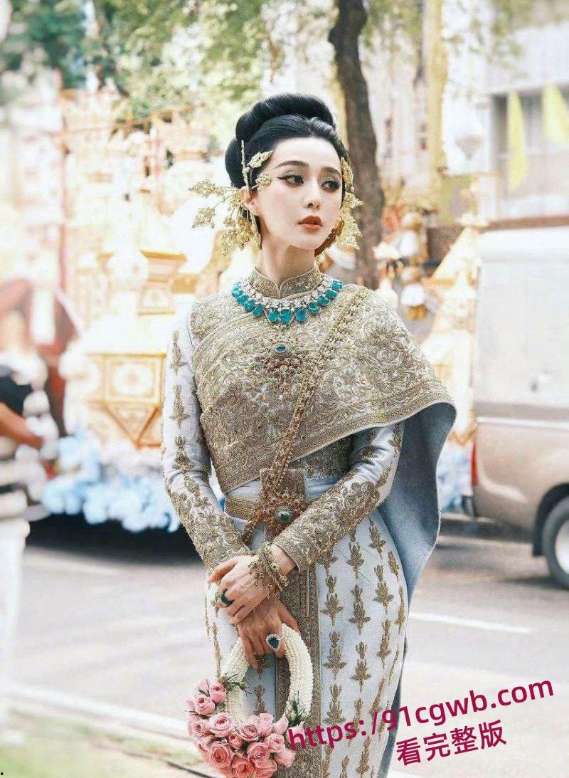 顶流巨星范冰冰现身马来西亚饭局,昔日影后沦落陪唱,独家视频揭秘心酸一刻! 第1张 顶流巨星范冰冰现身马来西亚饭局,昔日影后沦落陪唱,独家视频揭秘心酸一刻! 第1张