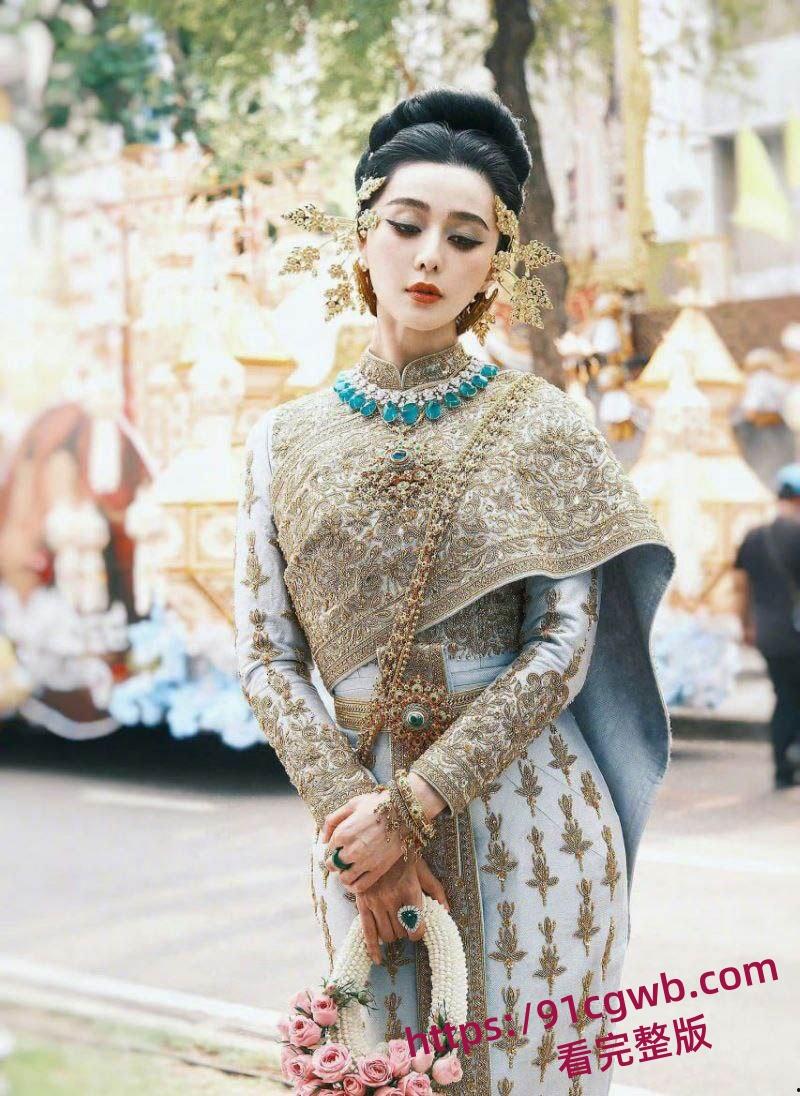 顶流巨星范冰冰现身马来西亚饭局,昔日影后沦落陪唱,独家视频揭秘心酸一刻! 第3张 顶流巨星范冰冰现身马来西亚饭局,昔日影后沦落陪唱,独家视频揭秘心酸一刻! 第3张