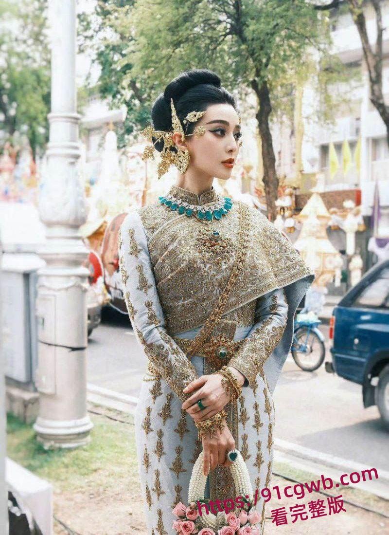 顶流巨星范冰冰现身马来西亚饭局,昔日影后沦落陪唱,独家视频揭秘心酸一刻! 第4张 顶流巨星范冰冰现身马来西亚饭局,昔日影后沦落陪唱,独家视频揭秘心酸一刻! 第4张