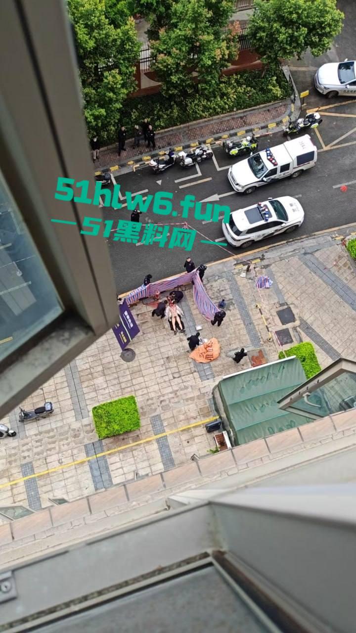 江苏徐州男子跳楼自杀,花重金娶的河南籍老婆婚后出轨被发现,变卖了男子的财产想不通。 第3张 江苏徐州男子跳楼自杀,花重金娶的河南籍老婆婚后出轨被发现,变卖了男子的财产想不通。 第3张