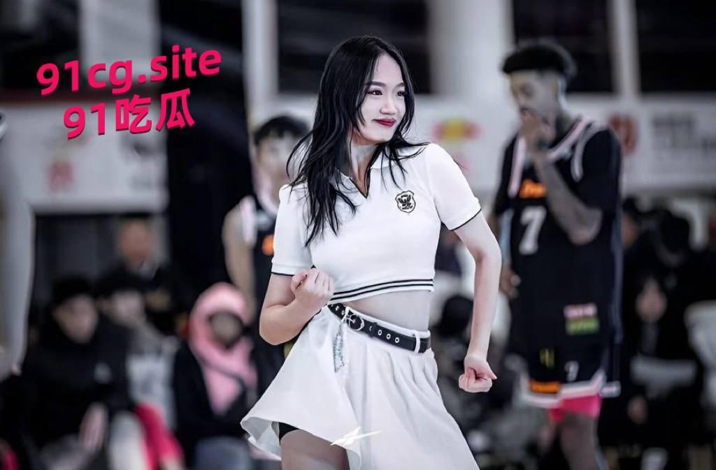 福建华侨大学啦啦队成员 应亚菲 和男人性爱视频流出被拍出轨啪啪画面 男友遭小三挑衅  第1张